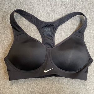 Nike Women’s Black Sports Bra w/ molded cups, light padding and push-up